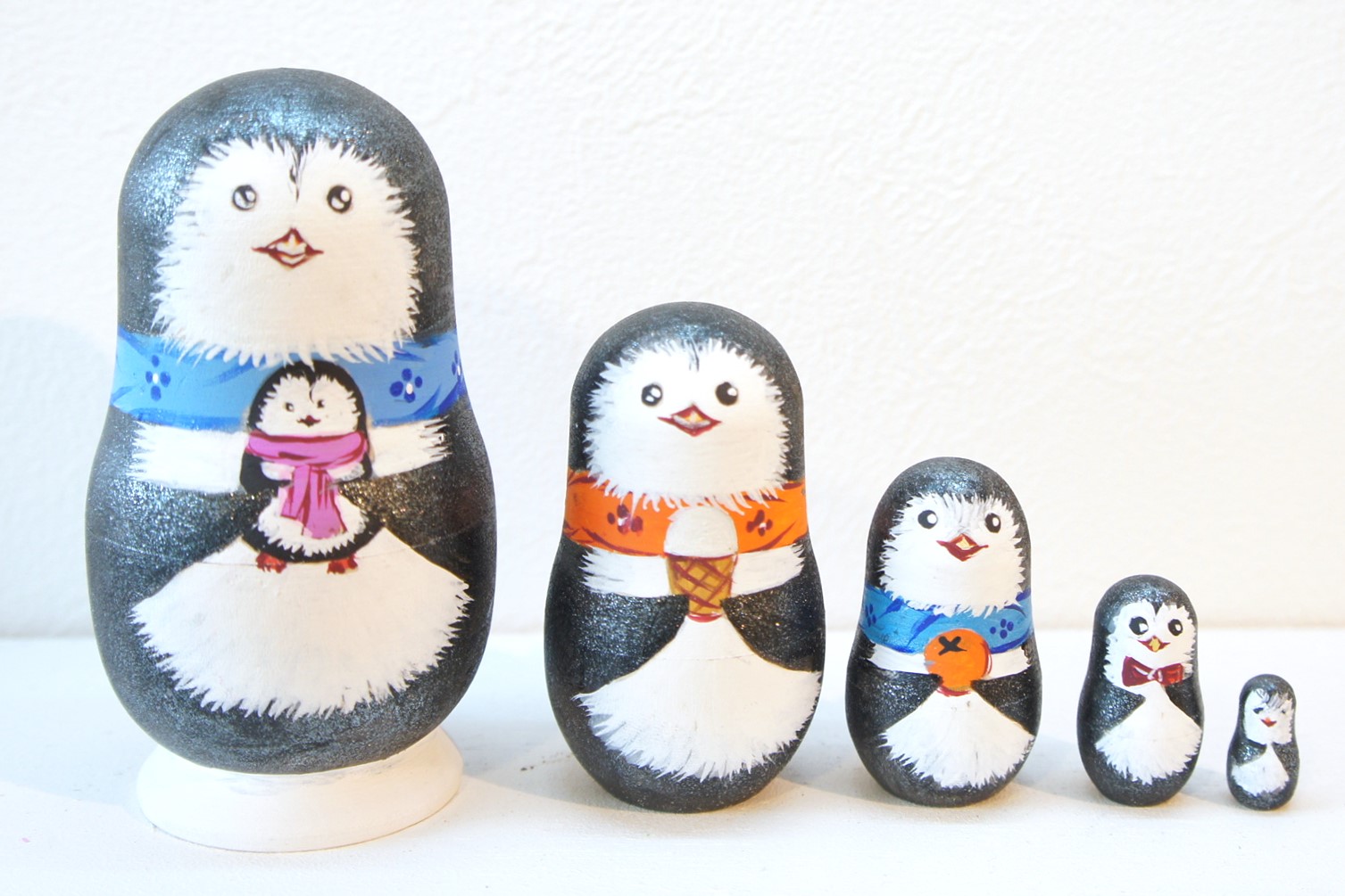 マフラーを巻いたペンギンの親子マトリョーシカ ＜子ペンギン＞ 5