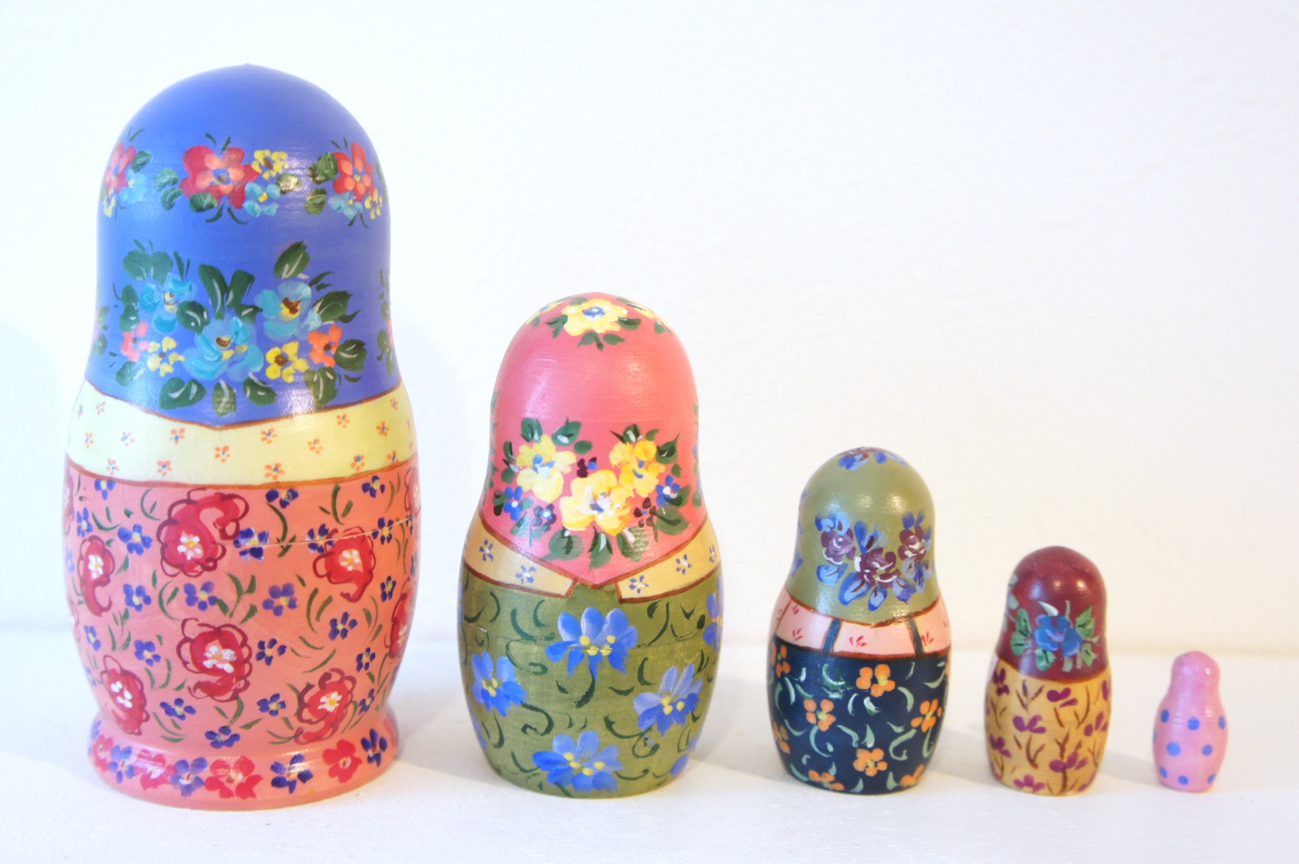 ダノーヴァ作 民族衣装マトリョーシカ 5ピース・Sサイズ ＜ロシアの