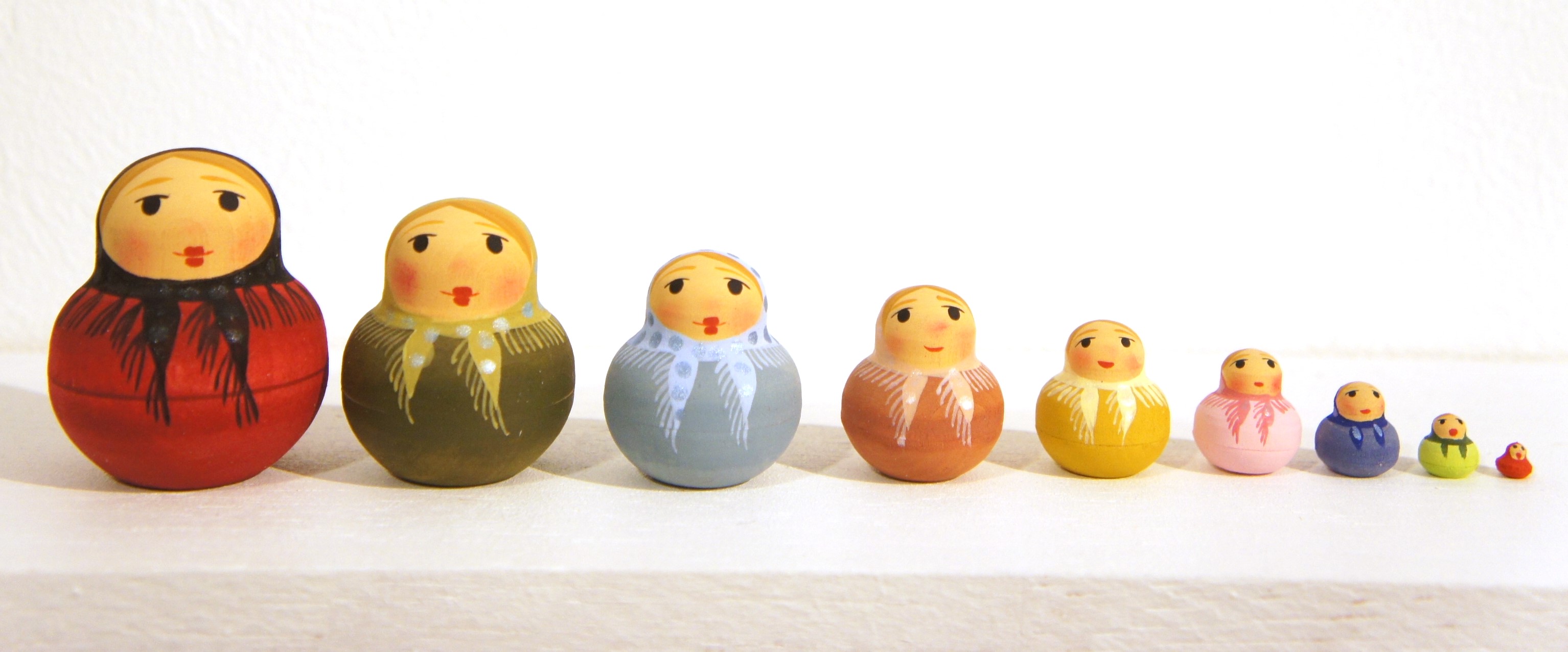 オリガ・ラバーナヴァ作 カラフル！ダルマ型ミニマトリョーシカ 9