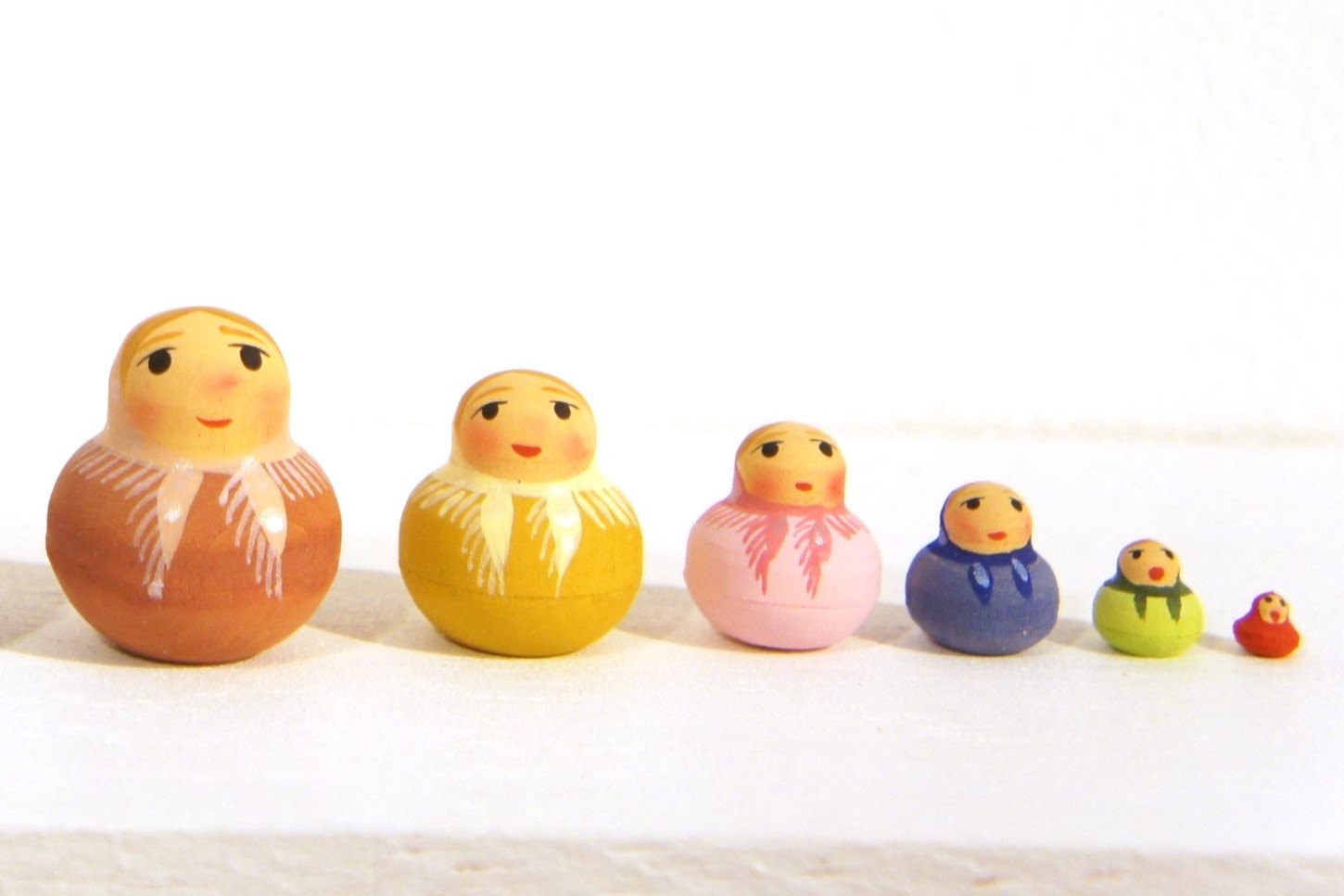 オリガ・ラバーナヴァ作 カラフル！ダルマ型ミニマトリョーシカ 9