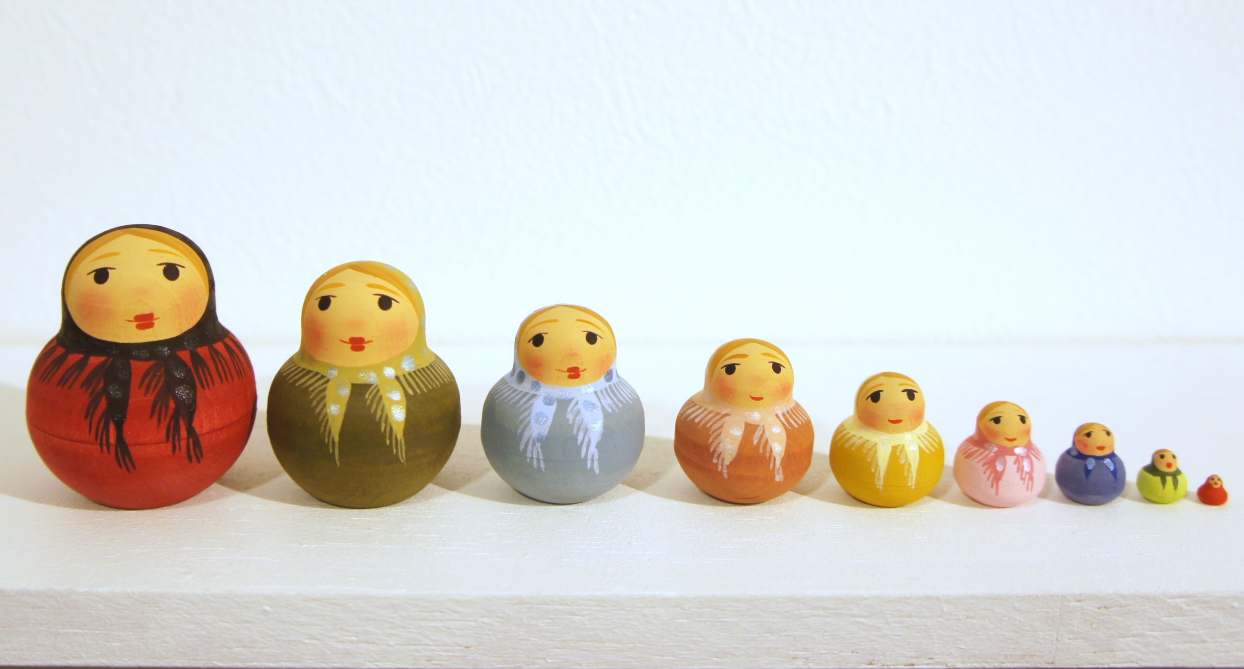 オリガ・ラバーナヴァ作 カラフル！ダルマ型ミニマトリョーシカ 9