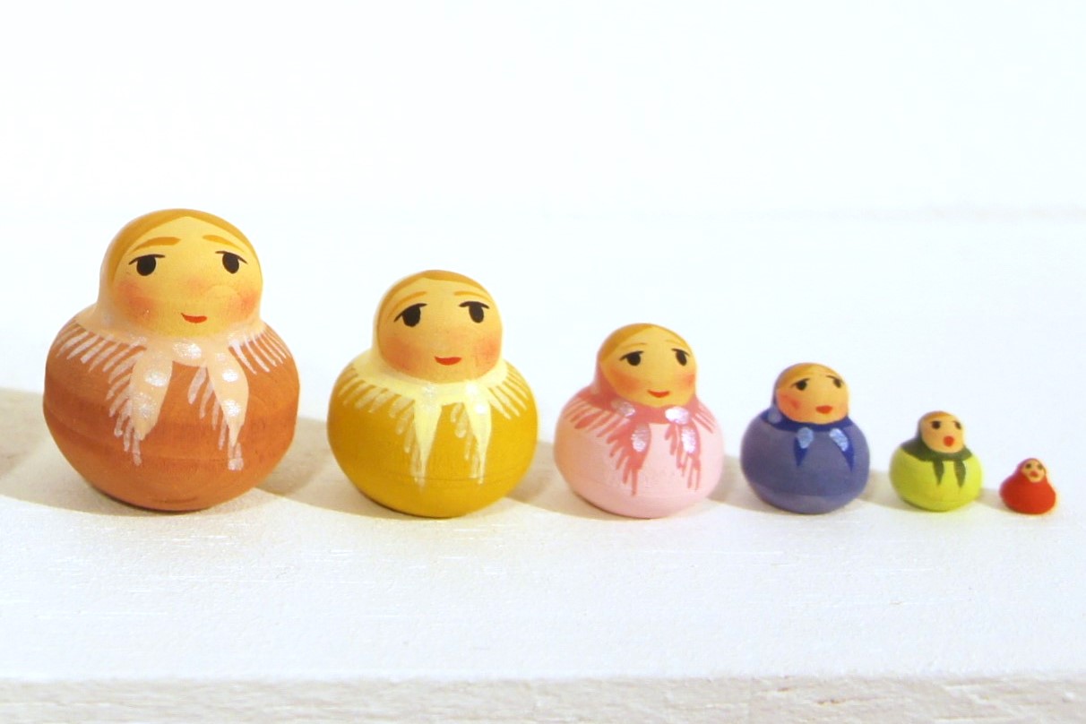 オリガ・ラバーナヴァ作 カラフル！ダルマ型ミニマトリョーシカ 9