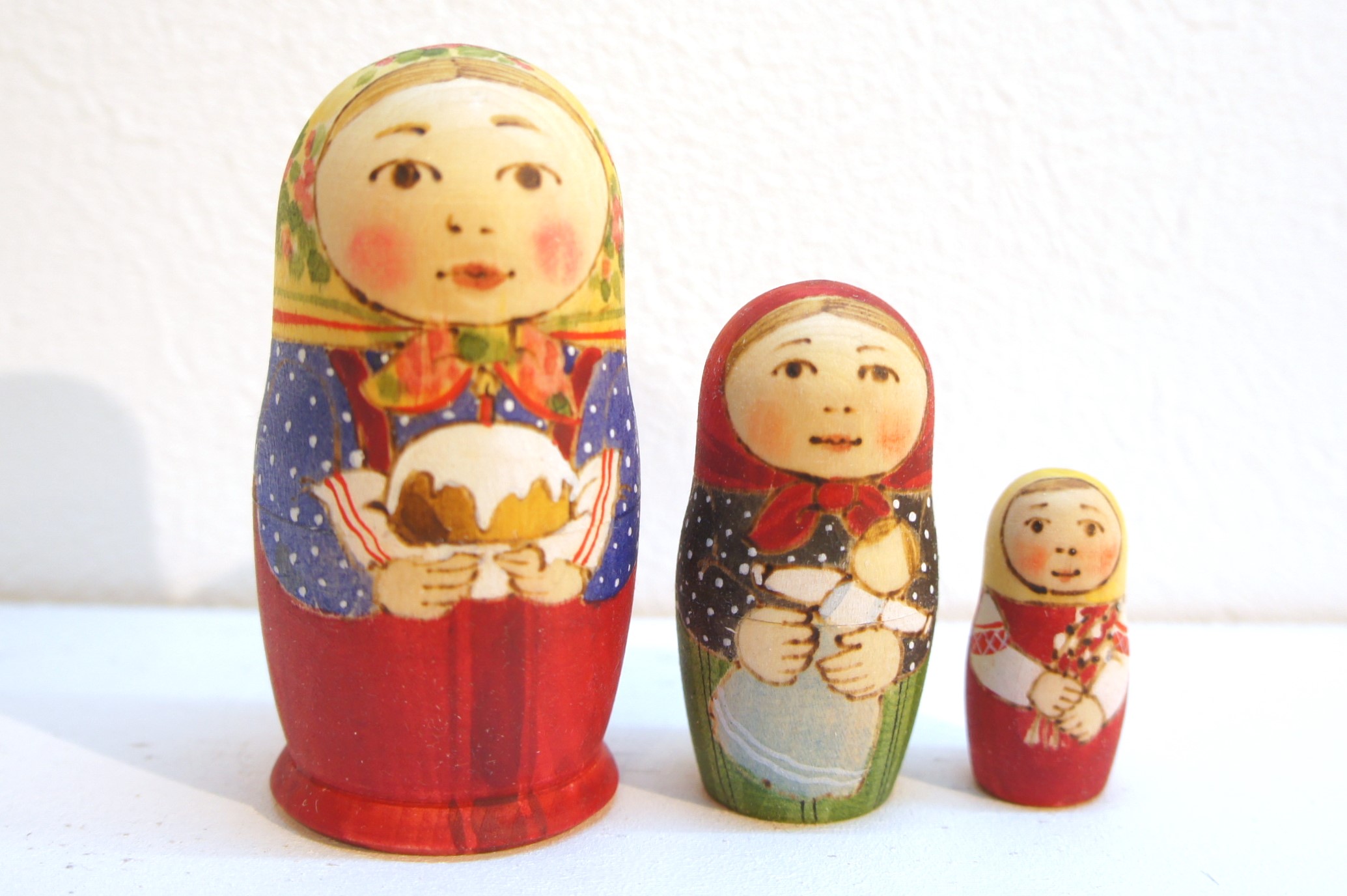 ロシア雑貨☆グ イースター ウッドバーニンマトリョーシカ(5P)パスハ ミラ作 ロシア雑貨☆グ イースター ウッドバーニンマトリョーシカ(5P